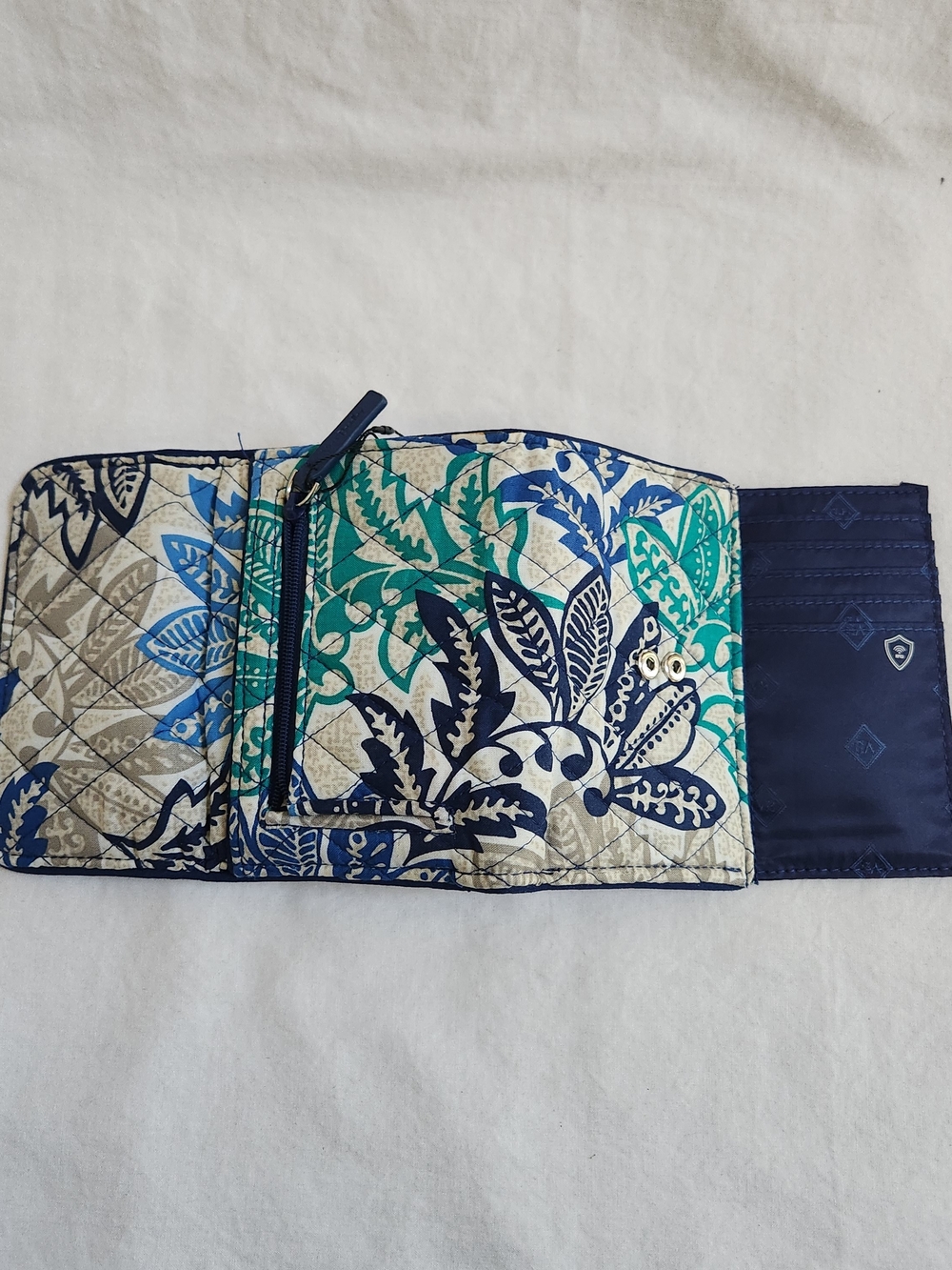 New Vera Bradley Santiago Wallet - Picture 7 of 7